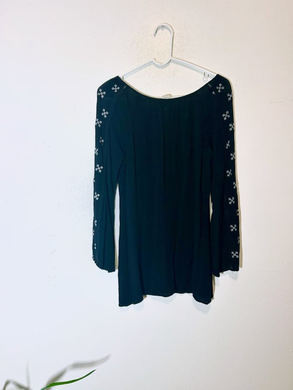 Lovestitch Embroidered Bell-sleeve tunic - xs - black - Picture 3 of 5